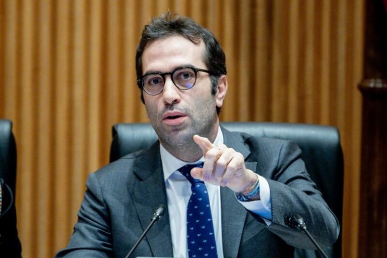 Cuerpo evita entrar a la guerra con Díaz por la jornada laboral