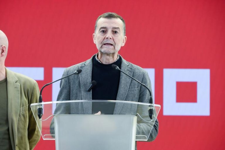 IU: El PP se dispara «en el pie» al rechazar el decreto ómnibus, con sus barones admitiendo el error