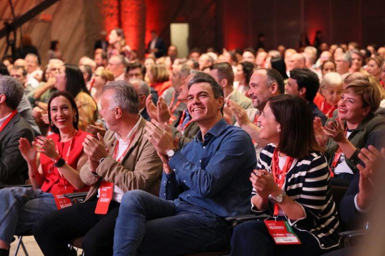 Pedro Sánchez insta a la nueva Ejecutiva del PSOE canario: «Seamos competitivos y luchemos por la victoria en 2027»