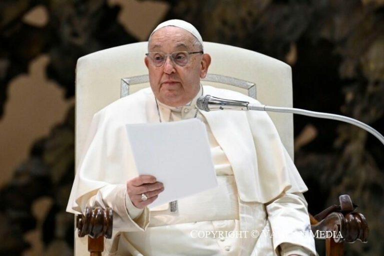 El Papa clama por el cese de las hostilidades en Colombia y Sudán, abogando por el diálogo en la mesa de negociaciones