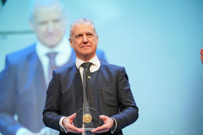 Urkullu asegura que su Gobierno ha impulsado una «Euskadi más avanzada, justa y mejor», destacando un logro colectivo.