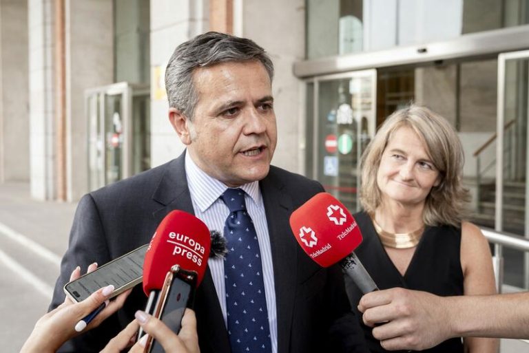 El Gobierno de Ayuso califica de «impresionante» la permanencia del fiscal general en su cargo: «Genera inseguridad jurídica»