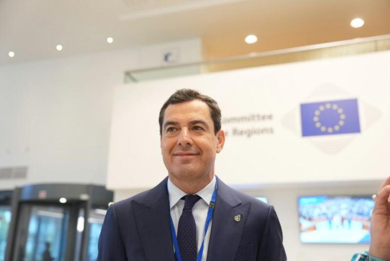 El PPE propondrá a Juanma Moreno como candidato a presidir el Comité de las Regiones de la UE
