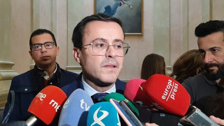 Gallardo (PSOE) reitera su inocencia y asegura que la investigación sobre el hermano de Pedro Sánchez «no dará frutos»