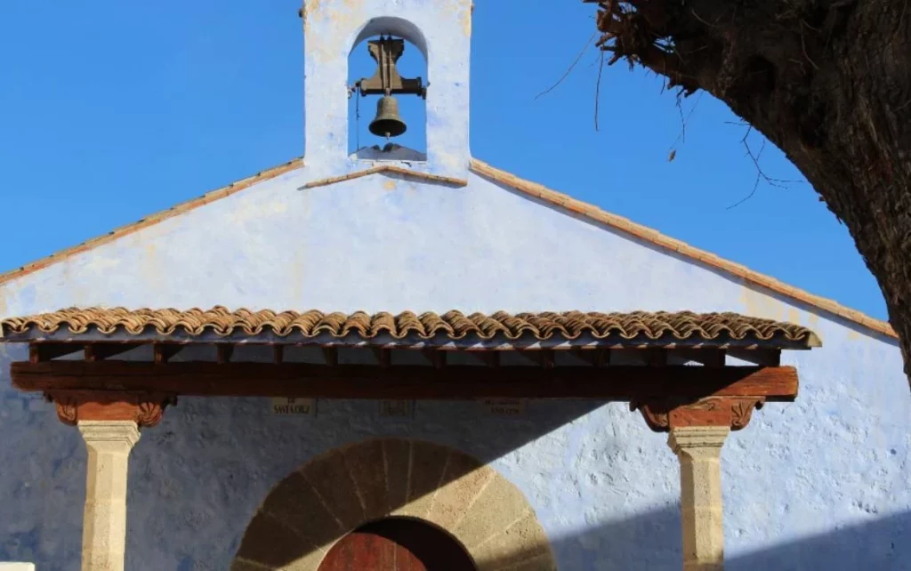Olvídate de Marruecos, este pueblo azul de España será tu próxima obsesión 8 Moncloa Todos los detalles de la Ruta del Agua en Chelva