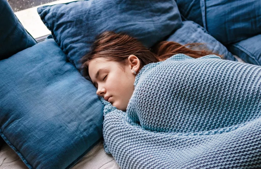 ¡Alerta médica! Por qué dormir 8 horas diarias perjudica tu salud 13 Moncloa Los motivos para no dormir 8 horas, según expertos. Fuente propia