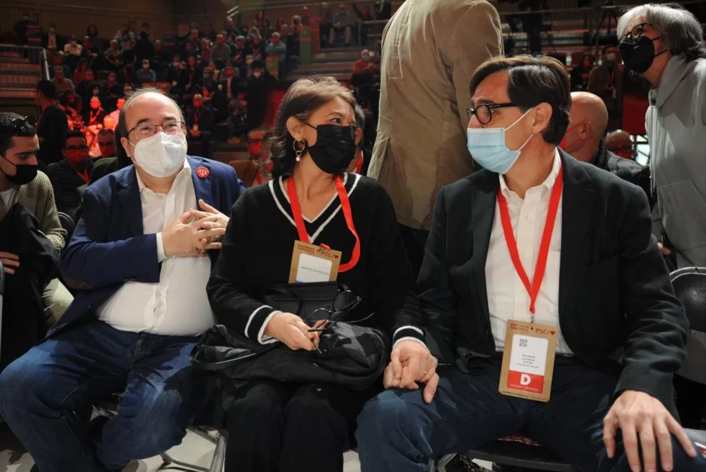 EuropaPress 4154135 i d ministro cultura deporte miquel iceta esposa salvador illa marta 1 Moncloa