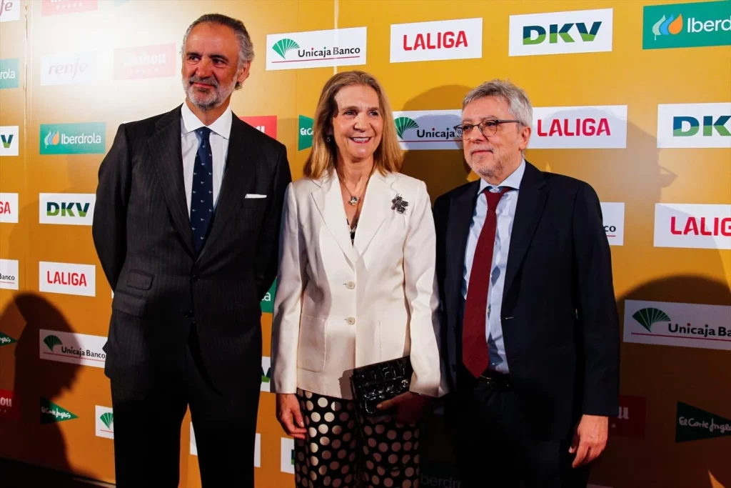 EuropaPress 5725575 daniel entrecanales domecq elena borbon and jose damian gonzalez poses for Moncloa