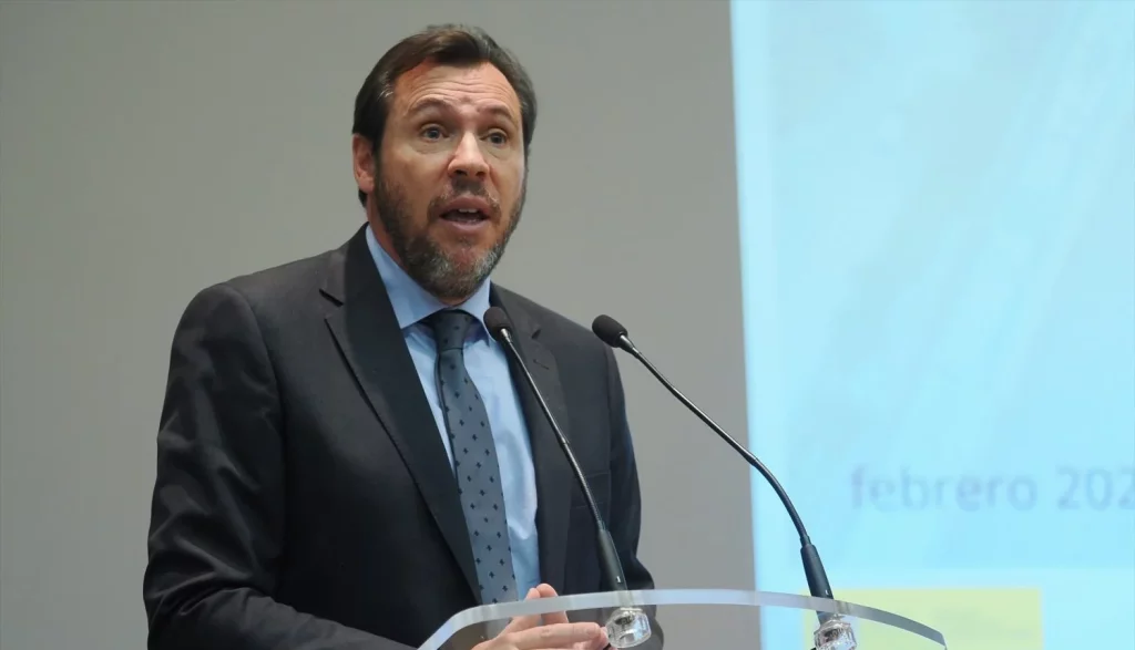 El PP acusa al Gobierno de "degradación institucional" mientras la sombra de la corrupción planea sobre el PSOE 1 Moncloa Óscar Puente, ministro de Transportes. Fuente EP