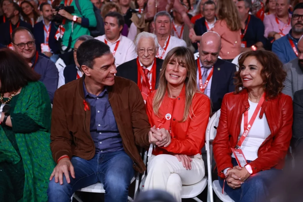 Tras 4 interrogatorios el juez no sabe aún quien eligió a la asesora de Begoña Gomez 1 Moncloa Pedro Sánchez, Begoña Gómez y María Jesús Montero.