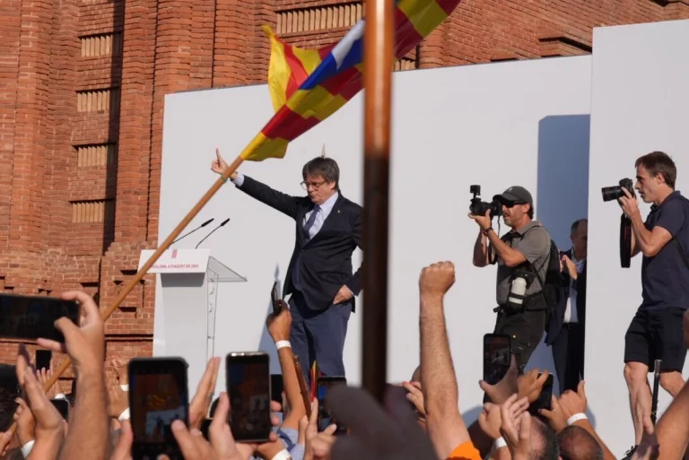 Puigdemont pierde el control de los candidatos a alcalde de Junts en Girona y Tarragona