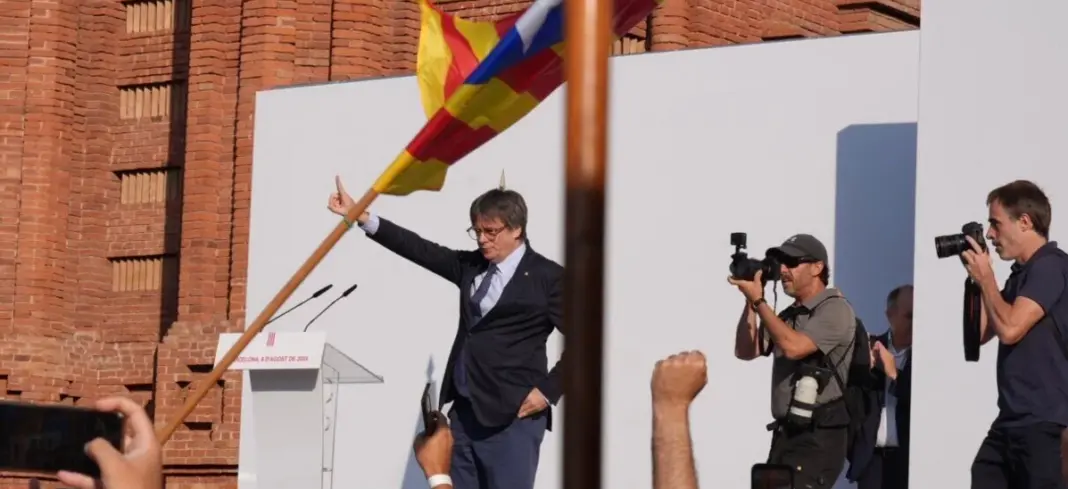 EuropaPress_6403602_expresidente_generalitat_catalunya_carles_puigdemont_llega_intervenir_acto Puigdemont, en su vuelta a Barcelona el pasado verano el mismo día de la investidura de Salvador Illa a pesar de la orden de detención