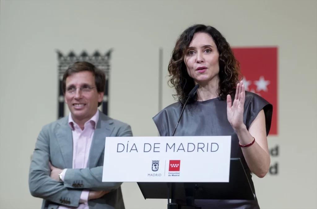La "fiscalidad de Ayuso" marca las pautas del crecimiento económico madrileño 2 Moncloa EuropaPress 6475157 alcalde madrid jose luis martinez almeida junto presidenta comunidad madrid Moncloa