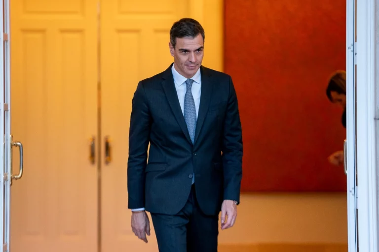 Sánchez se abraza a la economía española para aguantar en las encuestas
