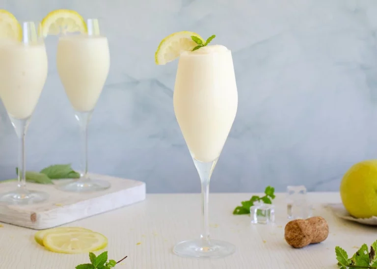 Prepara el mejor digestivo para estas copiosas comidas: Sorbete de limón al cava