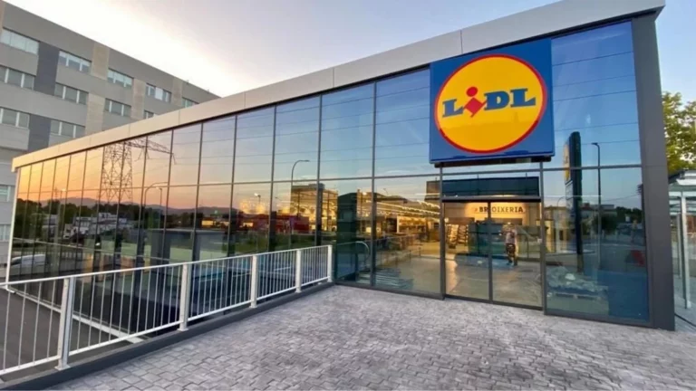 Pásate por Lidl a por este maravilloso espejo iluminado con luces LED