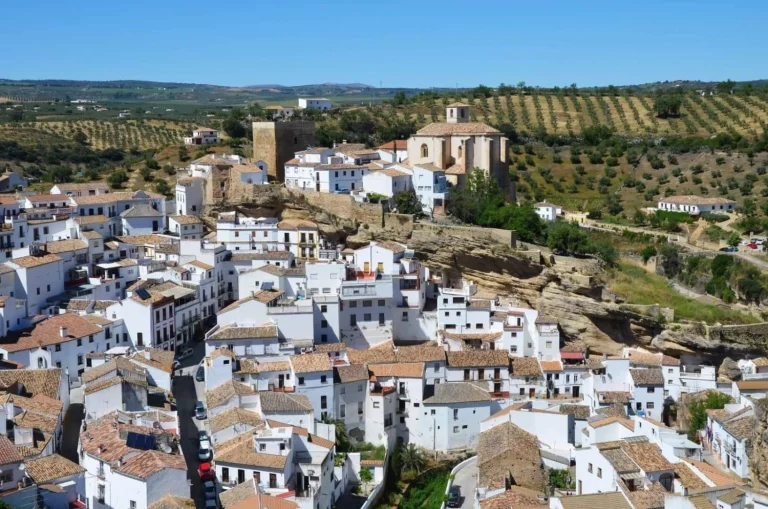 El pueblo de Ronda que te cautivará con sus vistas y su historia de amor