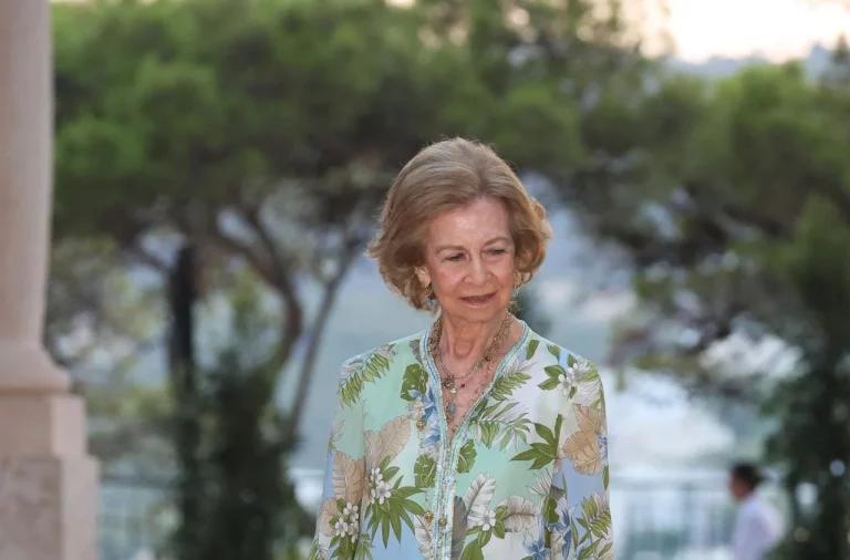 La reina Sofía pone fin a su Navidad más difícil sin sus hijos