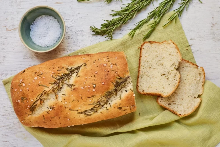 La mejor receta para un pan casero buenísimo con hierbas aromáticas