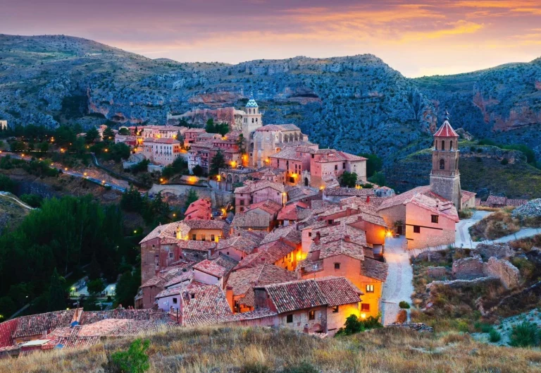 Descubre los encantos ocultos de Albarracín, un destino único en España