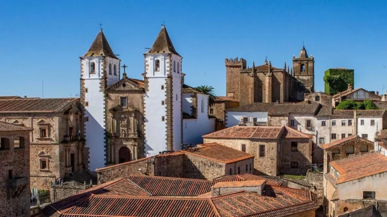 Planifica tu escapada perfecta a estos rincones de Cáceres, tesoros escondidos de España