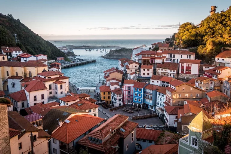 Un recorrido por Cudillero: historia, cultura y belleza en cada rincón
