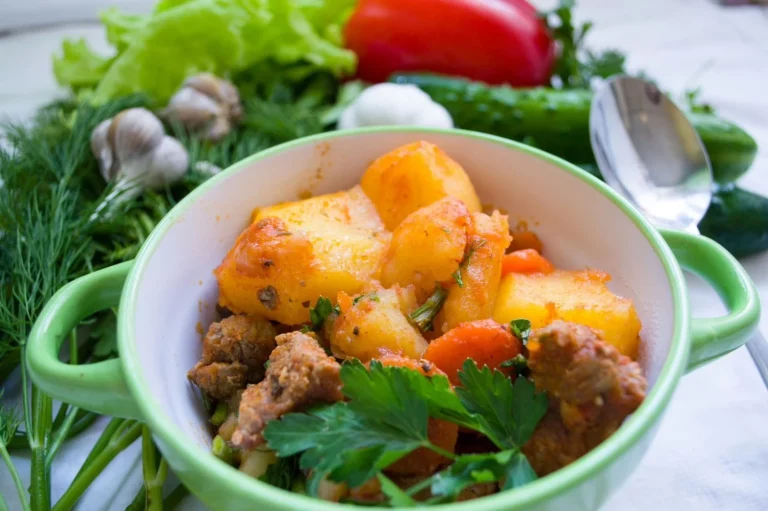 Patatas con costillas de cerdo, un guiso de lo más económico