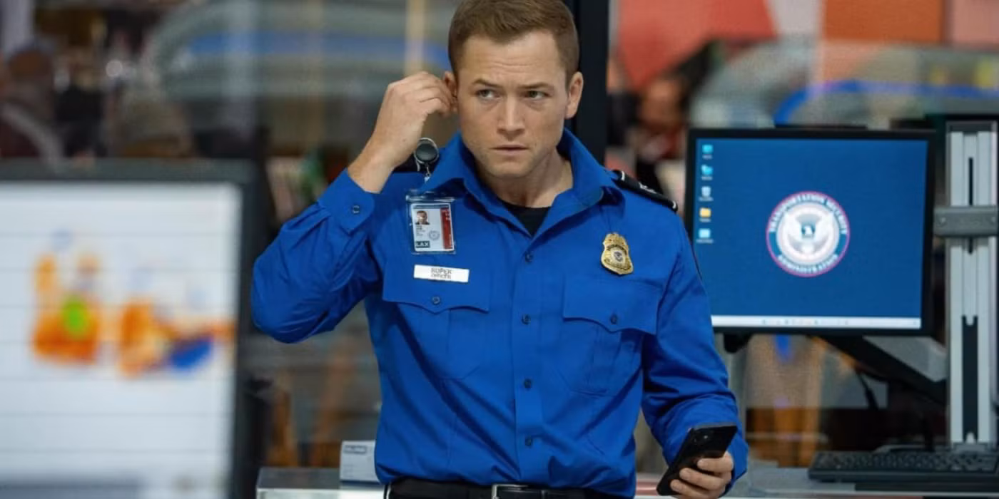 Taron Egerton: el agente de seguridad de transporte que busca convertirse en policía, que tiene el futuro de los Estados Unidos en sus manos