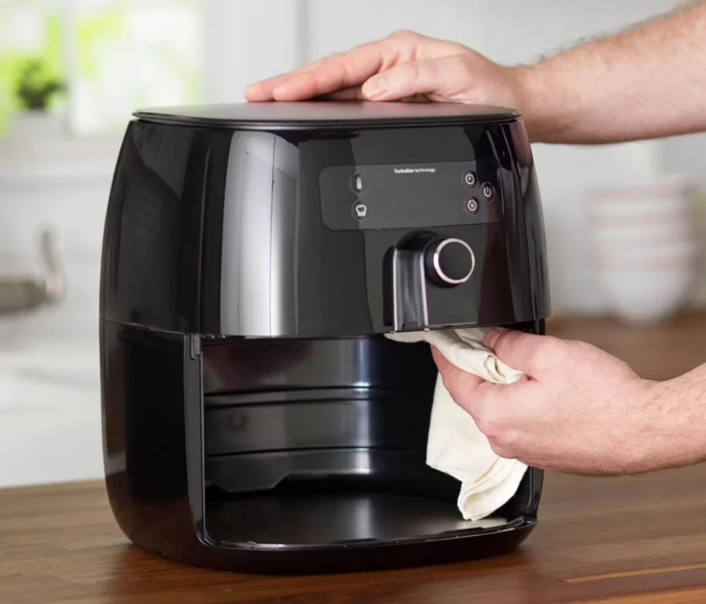 El vaso de agua en la freidora de aire es el secreto mejor guardado para cocinar mejor 3 Moncloa COMO UTILIZAR EL VASO DE AGUA EN LA FREIDORA DE AIRE