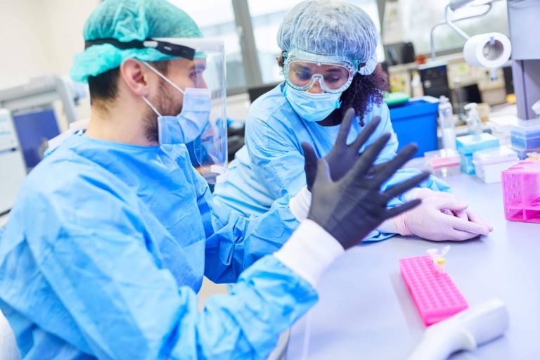Equipos de Pidiscat, protección microbiológica y química para laboratorios seguros