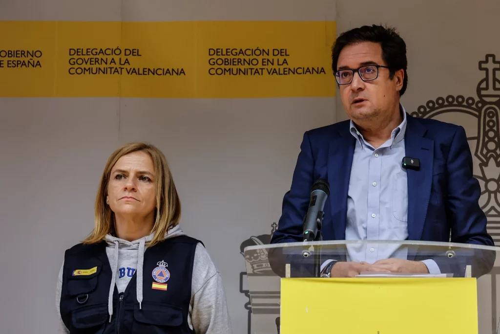 Pedro Sánchez pone a Morant en la nevera y prepara a Pilar Bernabé 1 Moncloa El Gobierno arropa a Pilar Bernabé para levantar al PSPV