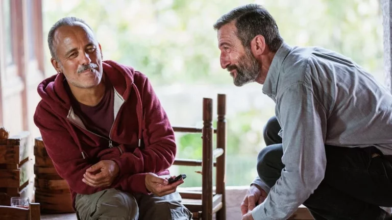 Javier Gutiérrez pisa el acelerador en la comedia de carretera de Prime Video