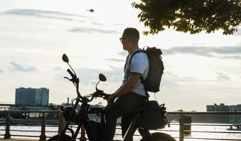 110 km de autonomía por lo que cuesta una bici: esta moto eléctrica lo está petando