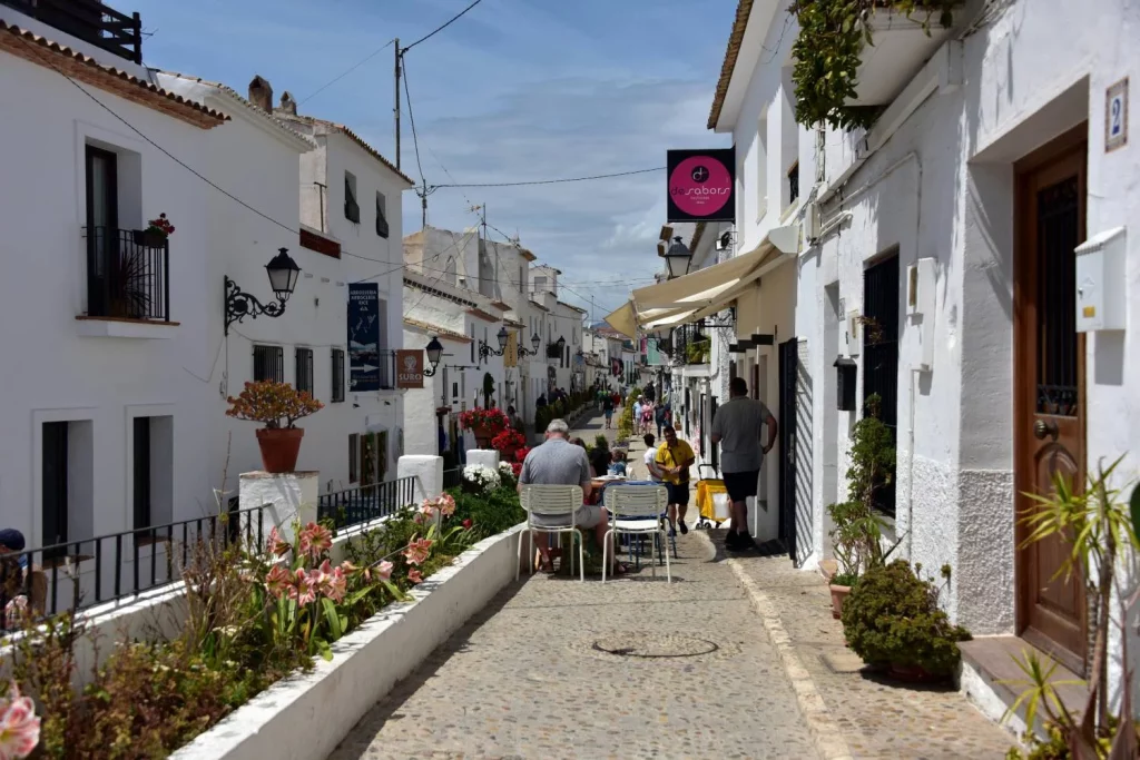 Qué hacer en Altea, el pueblo de España igual a Santorini 
