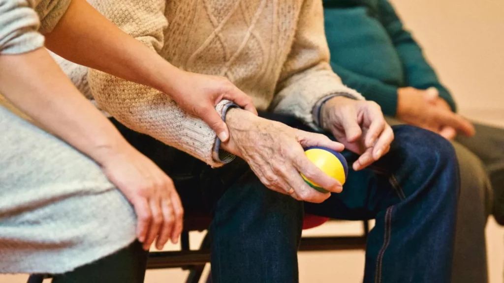Jóvenes con mayores solitarios: la nueva tendencia en la Comunidad de Madrid 