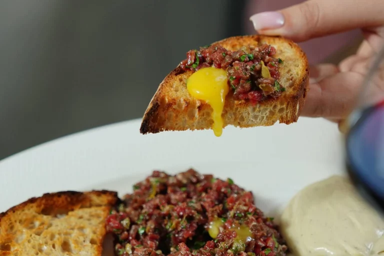 Este restaurante español ha convertido el steak tartar en una obra maestra