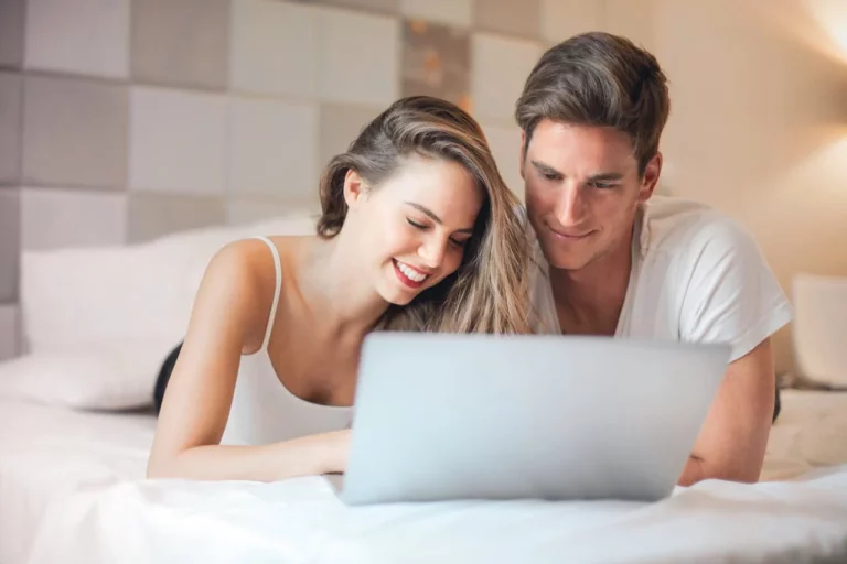 ChatGPT ha hablado: esta es la diferencia de edad que predice el éxito en la pareja