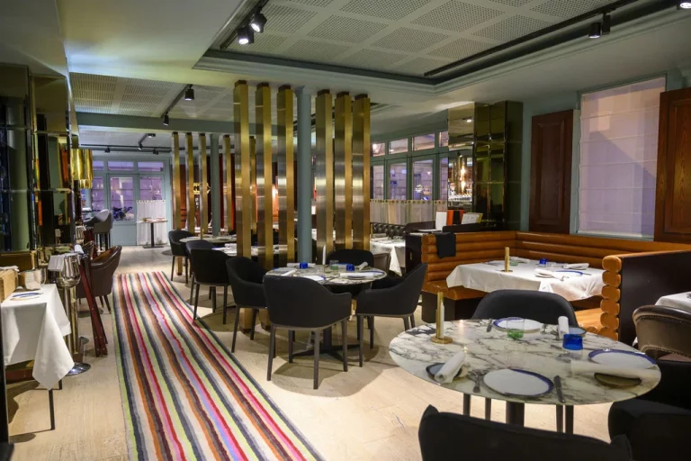 La OCU advierte sobre estos 3 cobros ilegales en restaurantes
