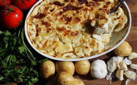 Abuelas en modo chef esta tortilla estilo carbonara es lo que necesitas en tu vida 1 Moncloa LOS INGREDIENTES CLAVE PARA UNA TORTILLA ESTILO CARBONARA