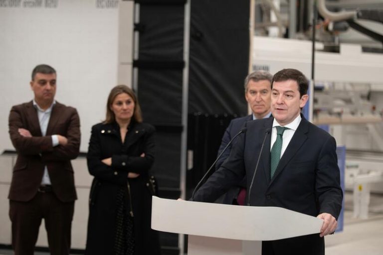 Mañueco reafirma que el PP mantiene su rumbo ante quienes «se rinden, tiran la toalla y defraudan a sus votantes»
