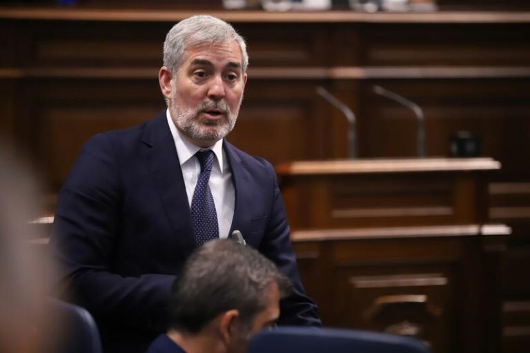 Clavijo destaca el «modo canario» frente al «ruido» de Madrid tras el rechazo del PP al reparto de menores migrantes