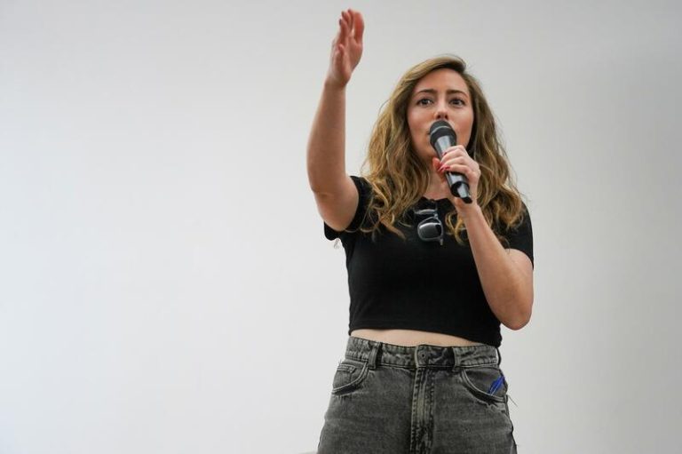 Podemos acusa a Milei de provocar una «criptoestafa» en Argentina y exige su destitución