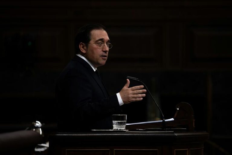 Albares solicita al PP que, si no apoya al Gobierno, al menos «no obstruya»