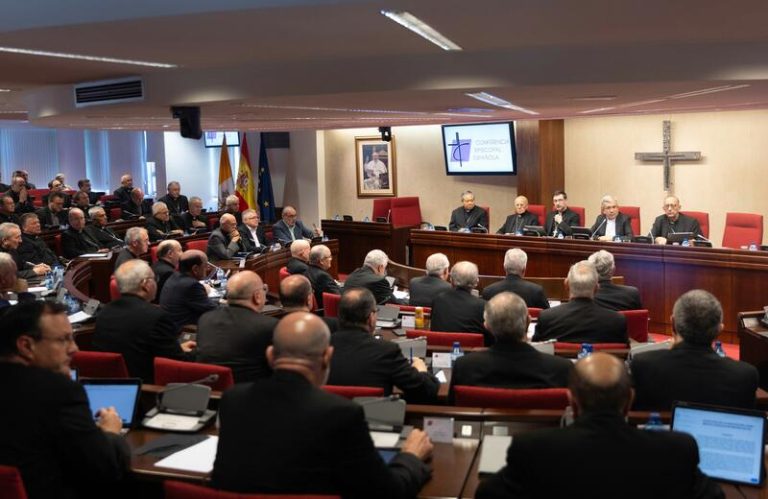 Obispos españoles expresan su preocupación por el Papa y rezan por su pronta recuperación