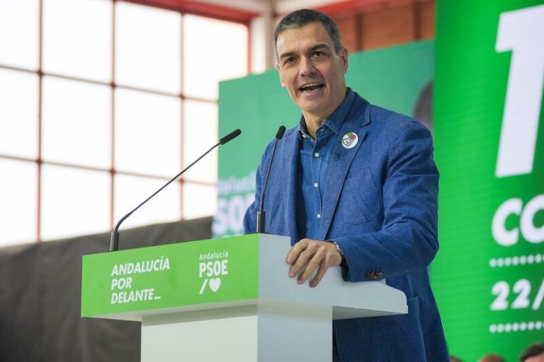 Sánchez apuesta por Montero para pasar de «privatizar» a «blindar» servicios públicos en la Junta