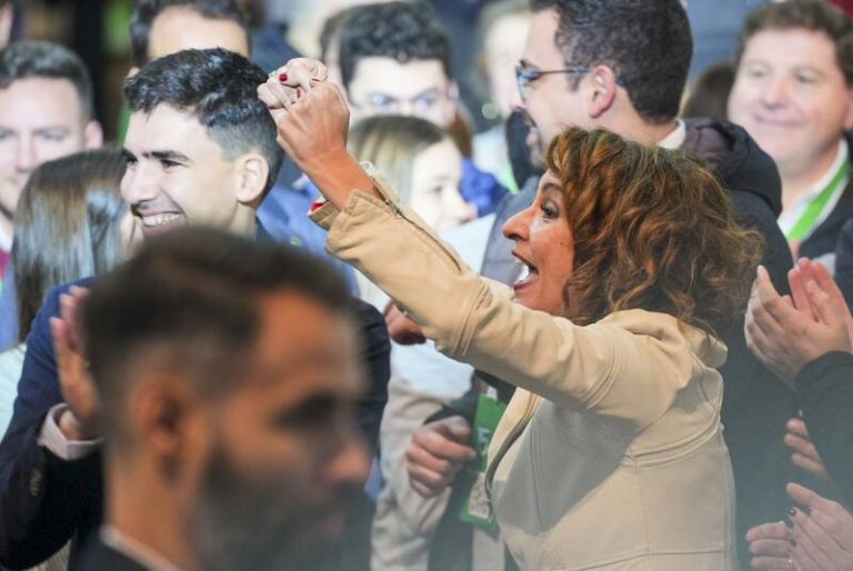 Montero diseña una Ejecutiva de 65 miembros, de integración y equilibrada entre hombres y mujeres
