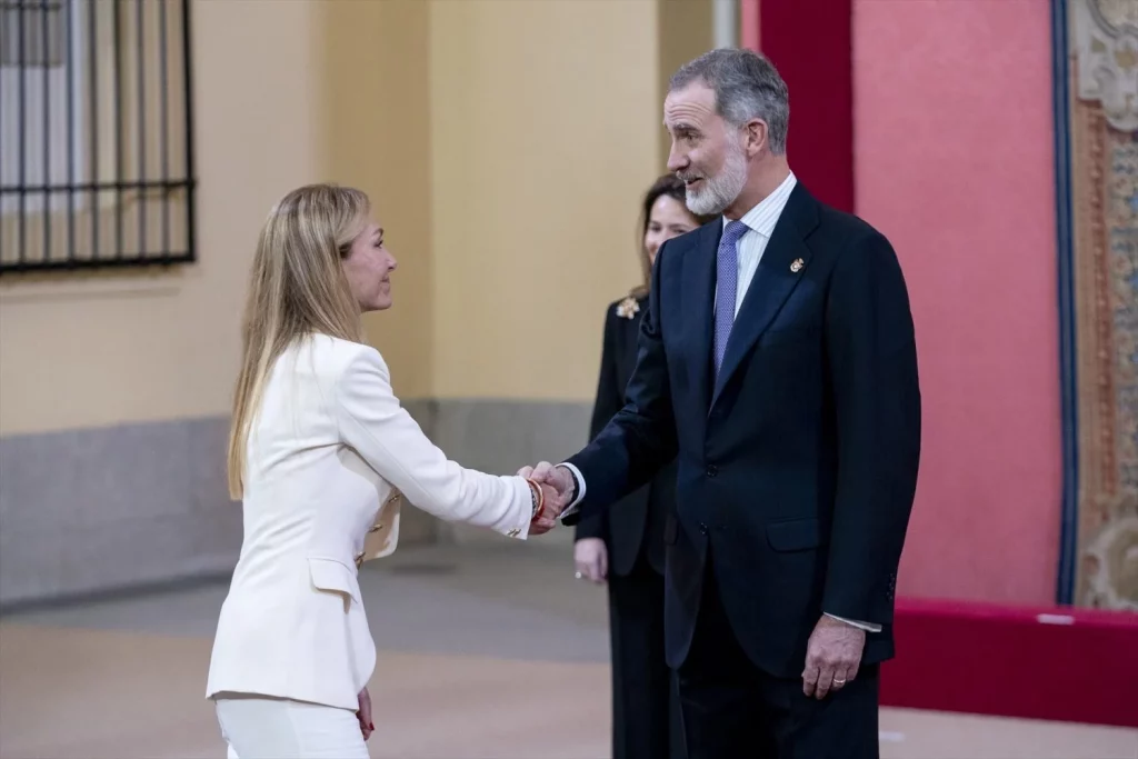 EuropaPress 5841822 empresaria alicia koplowitz saluda rey felipe vi asamblea anual diputacion Moncloa