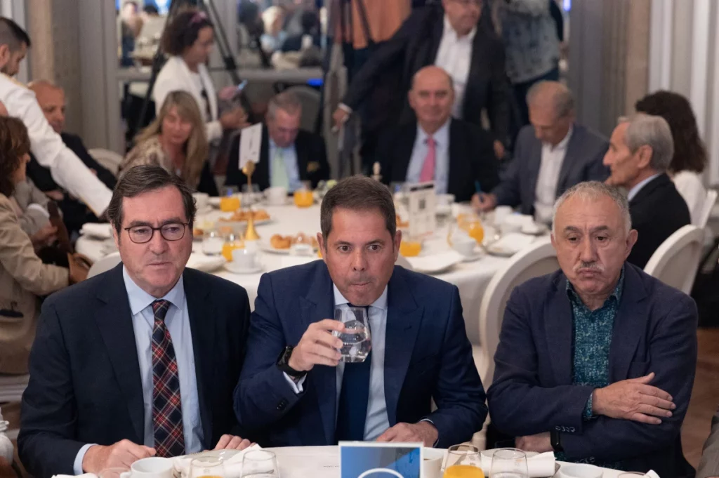 El empresariado catalán espera impaciente su botín en la «guerra» en Cepyme 1 Moncloa Gerardo Cuerva, presidente de Cepyme, flanqueado por Antonio Garamendi, presidente de CEOE, y Pepe Álvarez, líder de UGT | Fuente: Agencias