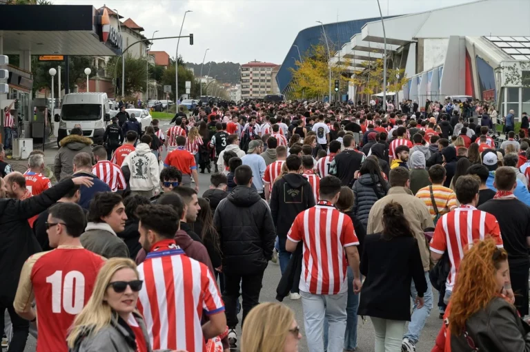 Peñas de fútbol se movilizan contra la dificultad para ver a sus equipos fuera de casa