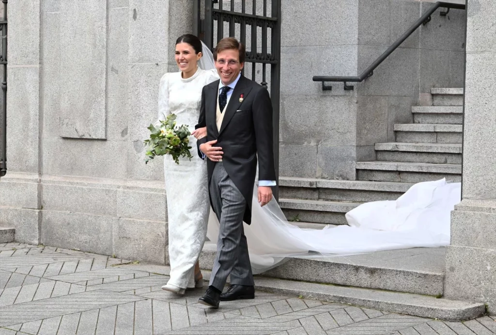 EuropaPress 6403718 jose luis martinez almeida teresa urquijo sale iglesia delsagrado corazon Moncloa